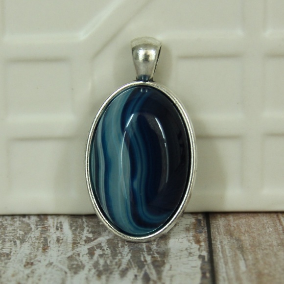 Blue Onyx Agate Pendant - Picture 4 of 6